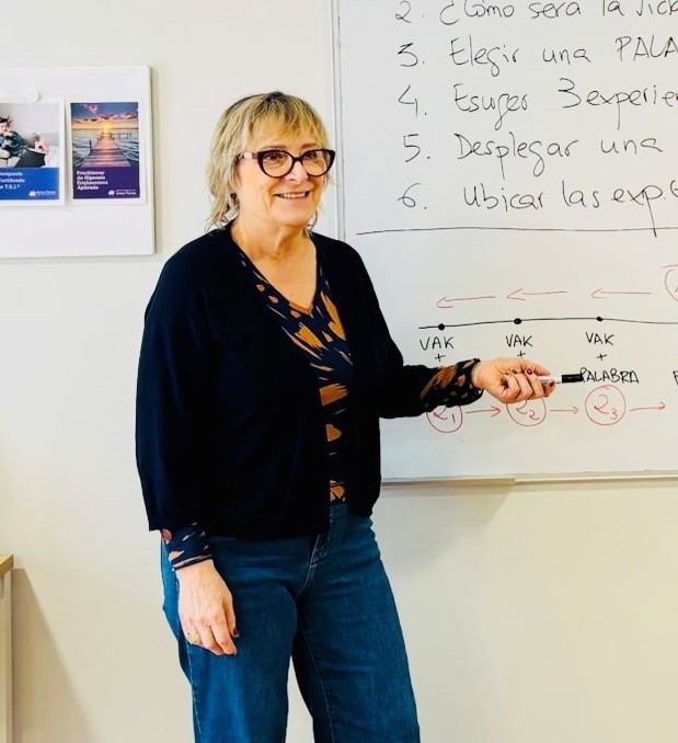 ANNA FLORES TRAINER DE COACHING CON PNL CPACH CERTIFICADO EN PNL